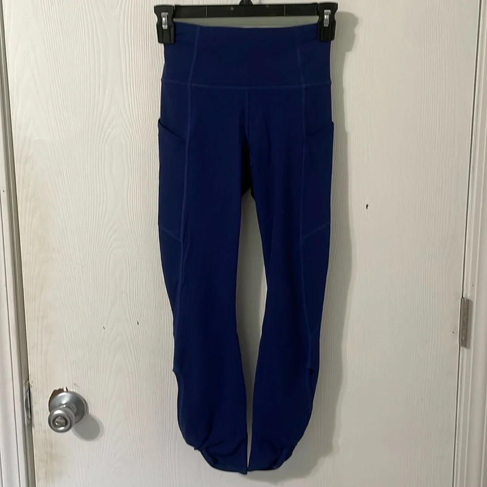 💰PureLuxe By Fabletics Asymmetrical Twist Blue/Purple Capris Leggings Size XS/S